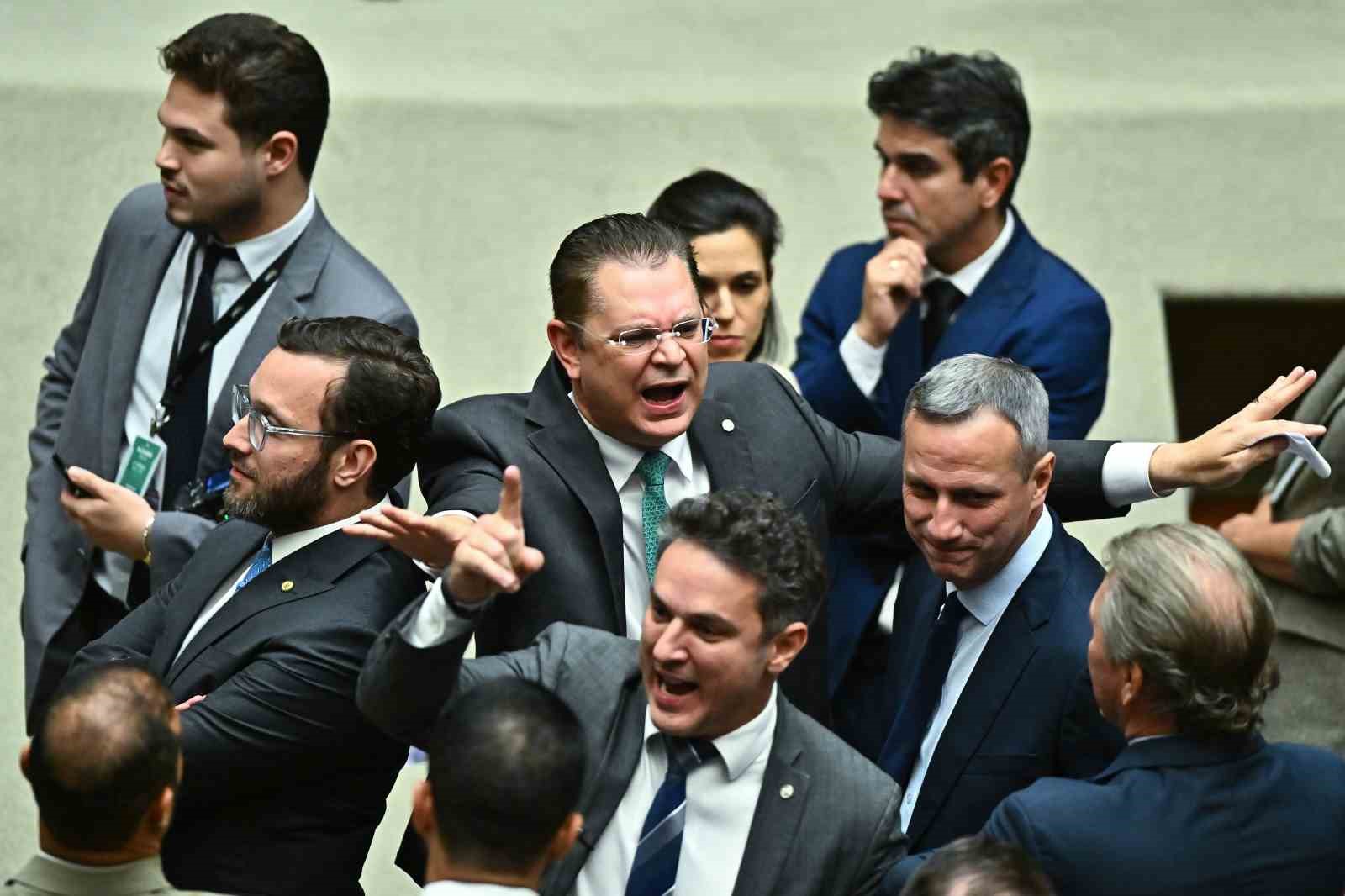 brezilyada darbe tesebbusu sucundan hapis yatan bolsonaronun ceza suresini dusuren tasari onaylandi 1 N4ZyDEHy
