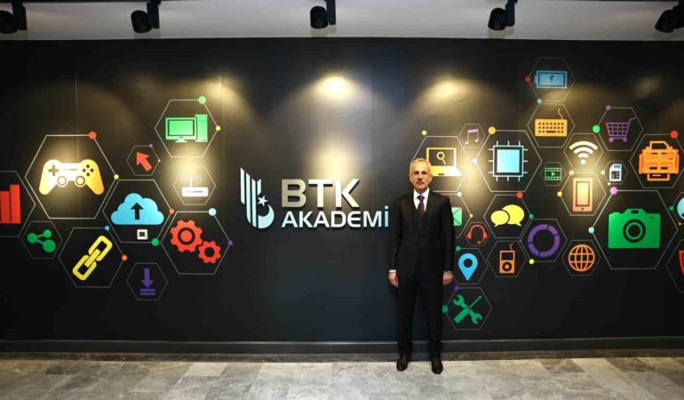 btk-akademi-21-ilde-gelecegin-teknolojileri-icin-egitim-verecek-bfHYvMbF.jpg
