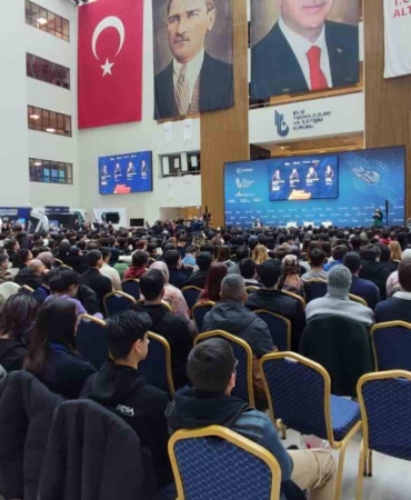 btk-baskani-karagozoglu-btk-akademi-ile-ulkemizin-dort-bir-yanindaki-genclerimizin-hayallerine-kavusmasi-icin-jJDCXjfg.jpg