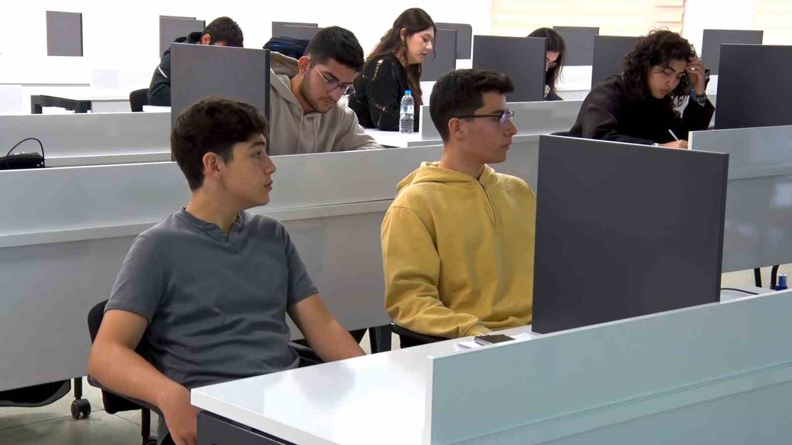 btuden turkiyede bir ilk lise ogrencileri bir ay boyunca universiteli oldu 1 HAu5AtZT