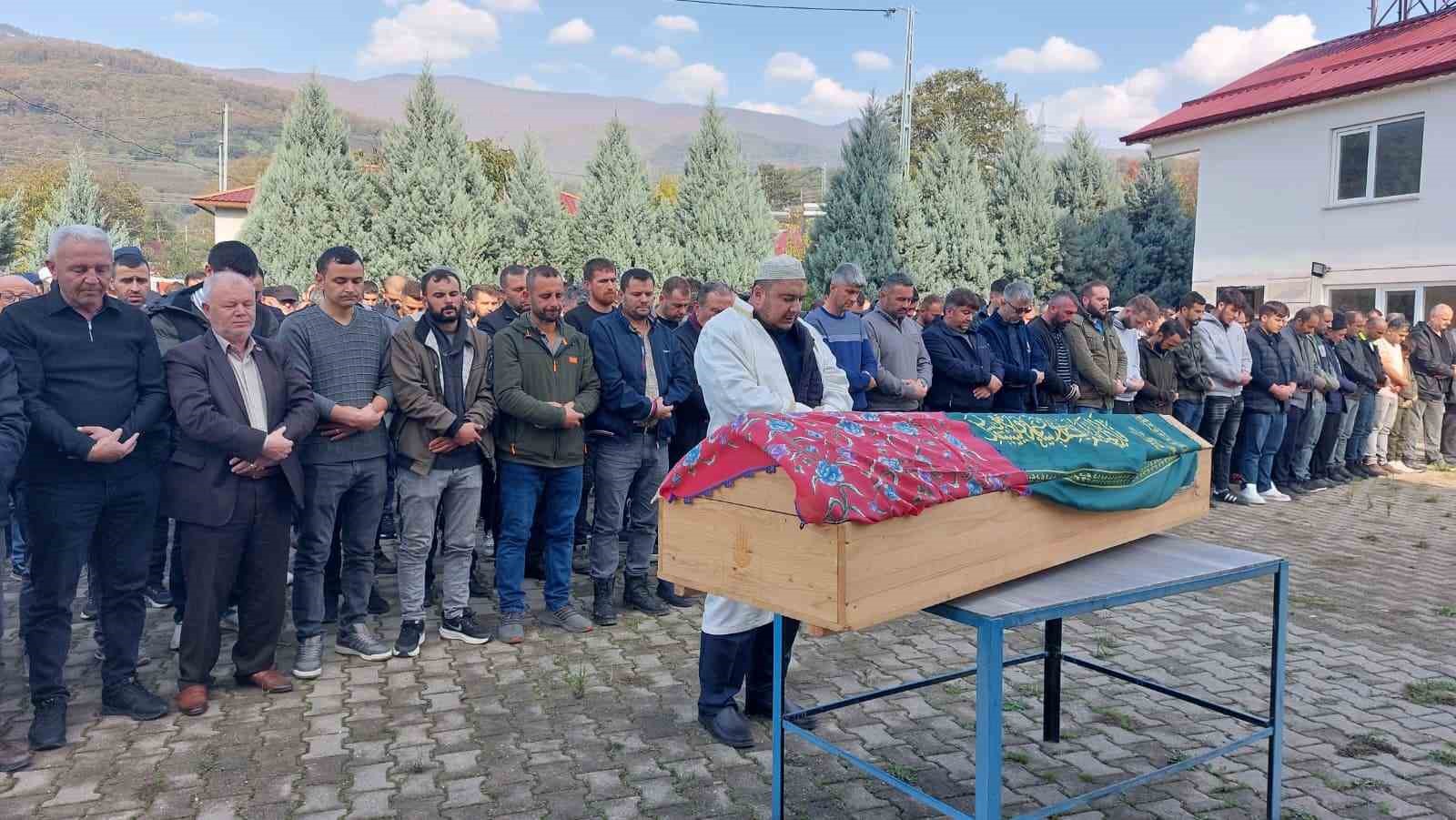 bu aciya yurek dayanmaz minicik beden kocaman tabut 3 1vGniXdX