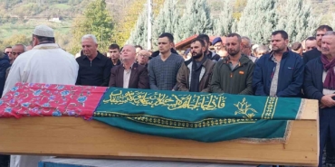 bu-aciya-yurek-dayanmaz-minicik-beden-kocaman-tabut-h7WJk6S5.jpg