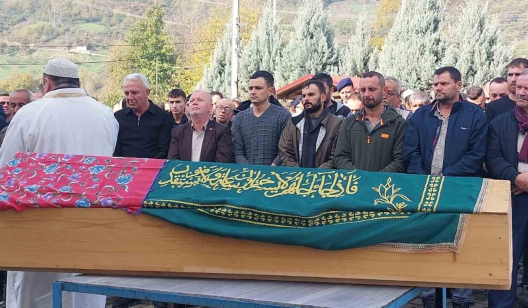 bu-aciya-yurek-dayanmaz-minicik-beden-kocaman-tabut-h7WJk6S5.jpg