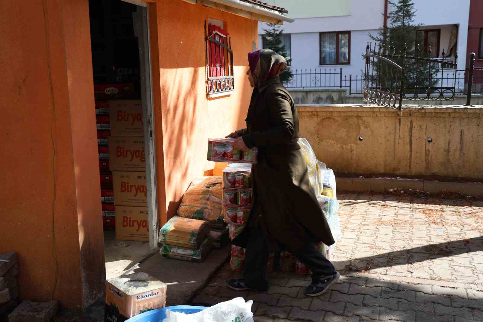 bu bakkalda parayla degil dua ile alisveris yapiliyor 2