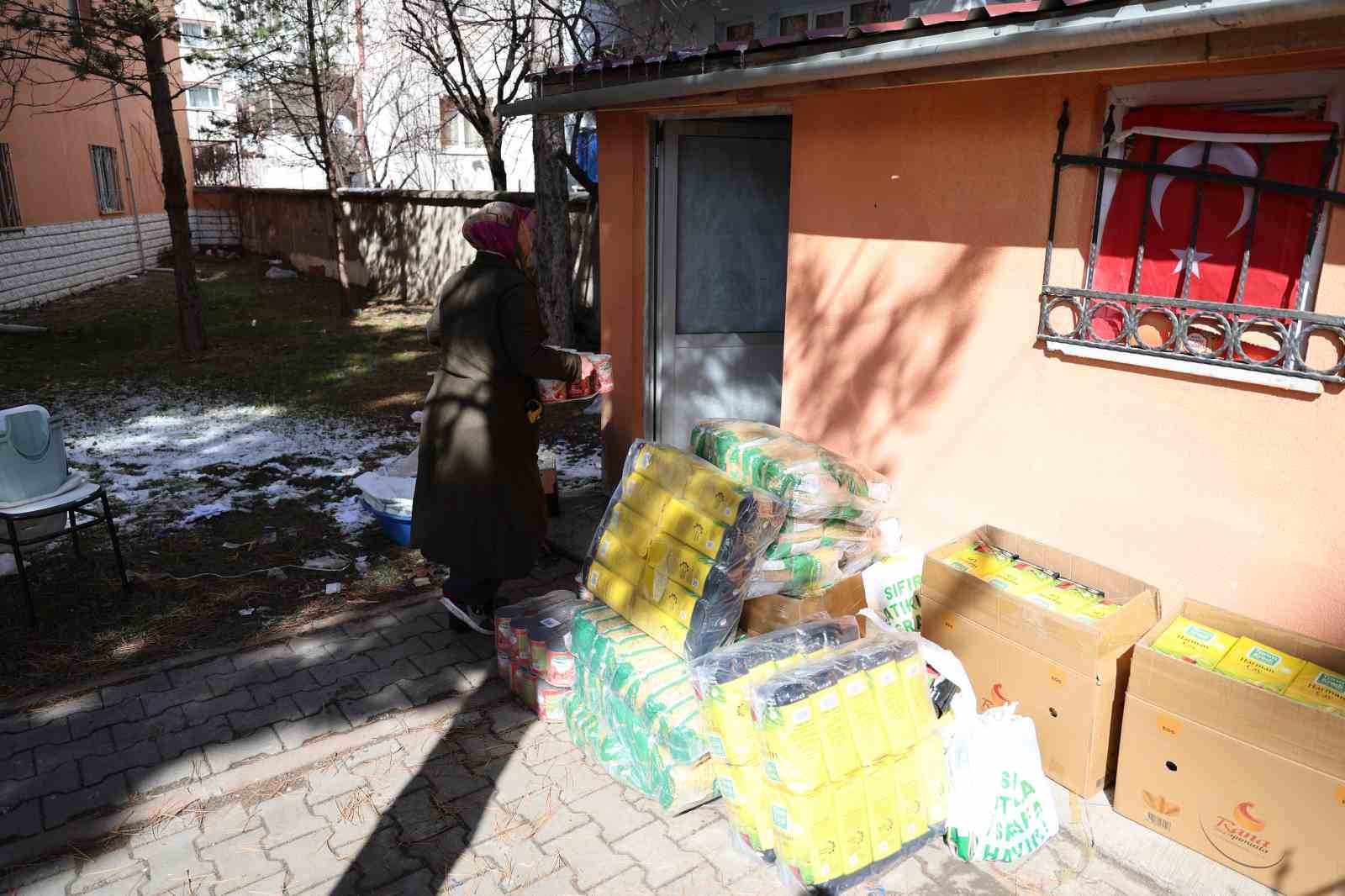 bu bakkalda parayla degil dua ile alisveris yapiliyor 4