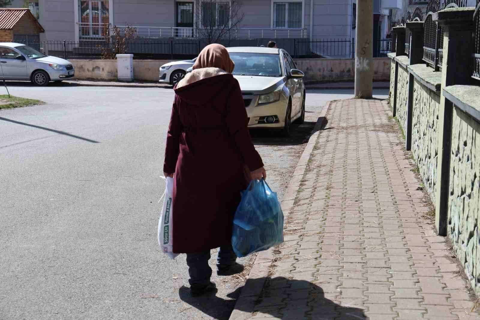 bu bakkalda parayla degil dua ile alisveris yapiliyor 5 uvQHXVba