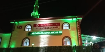 bu-cami-yatsi-namazlarinda-dolup-tasiyor-iB8aXE95.jpg