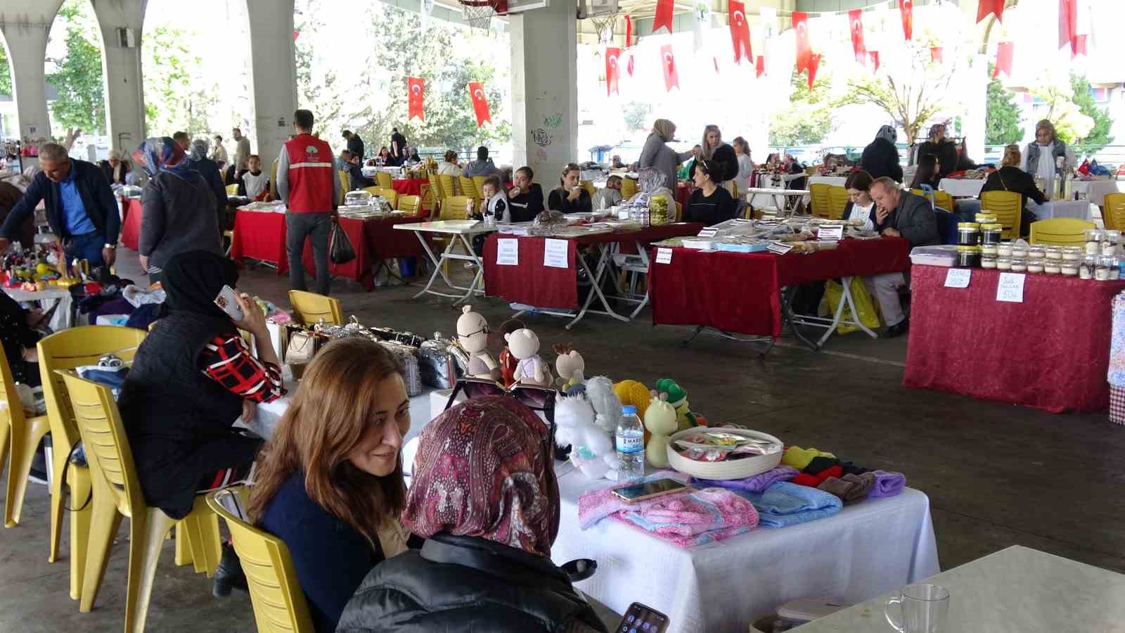 bu carsida sadece kadinlarin el emekleri satiliyor 3 aBX59iLX