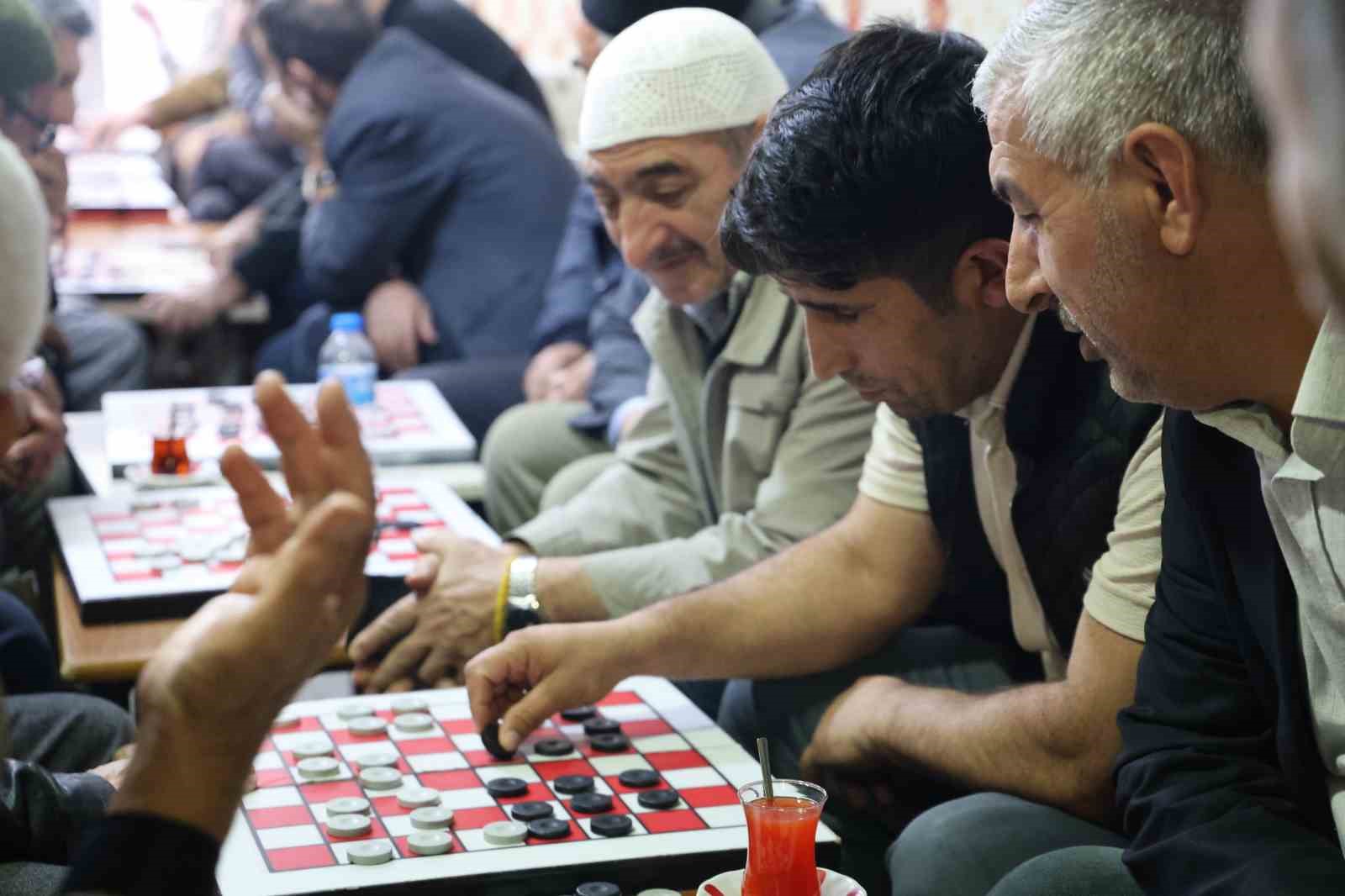 bu cay ocaginda yillardir sadece dama oynaniyor 11 fDsTi9Xy
