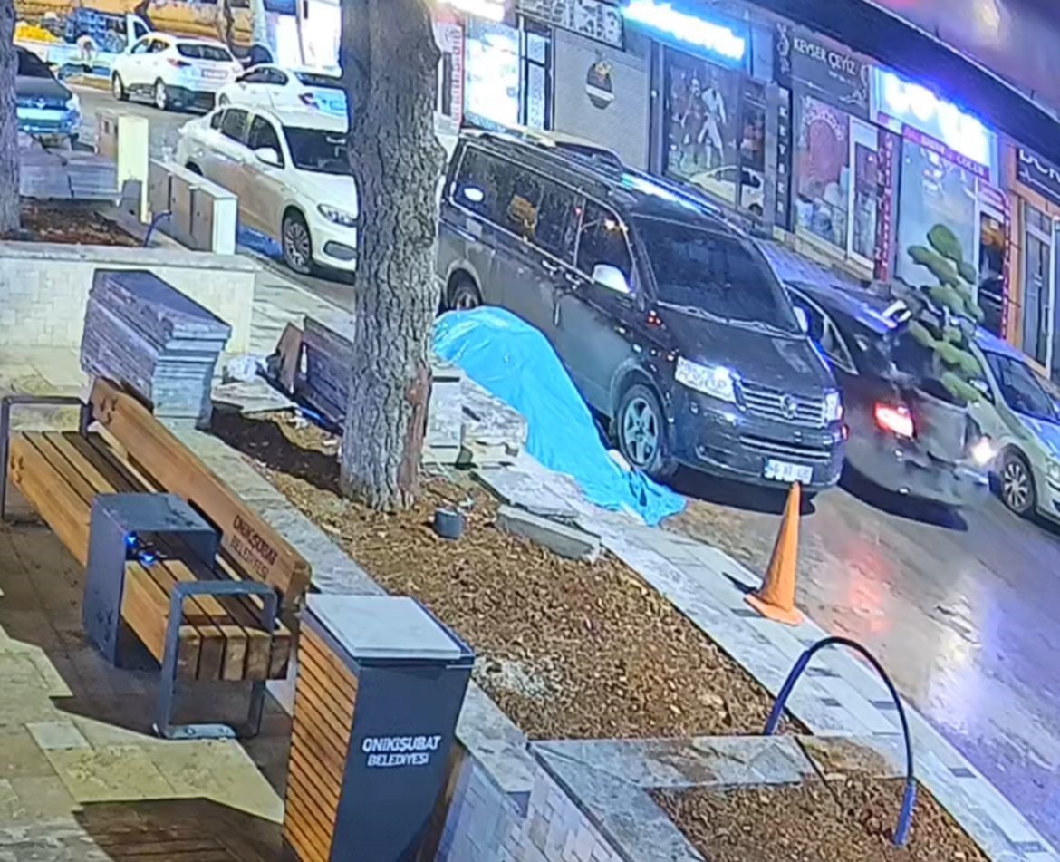 bu da agac hirsizligi parktaki agaci aracla caldilar 1