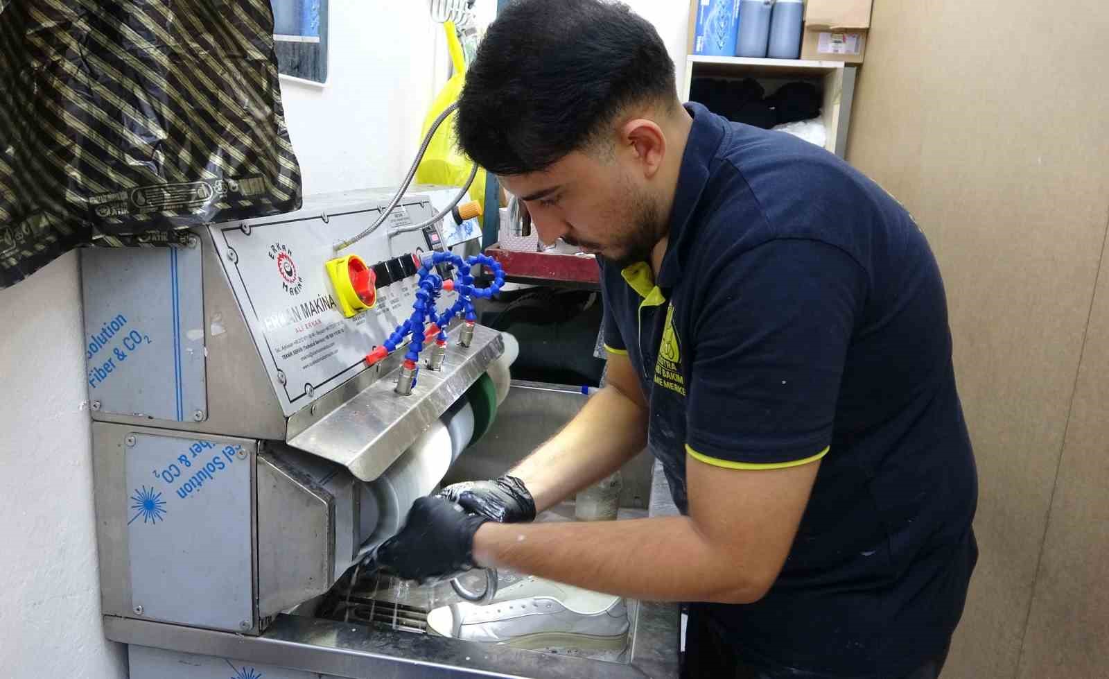 bu da modern ayakkabi tamircisi babadan kalma meslegini artik milyonlar izliyor her ilden talep UGDQsPfy