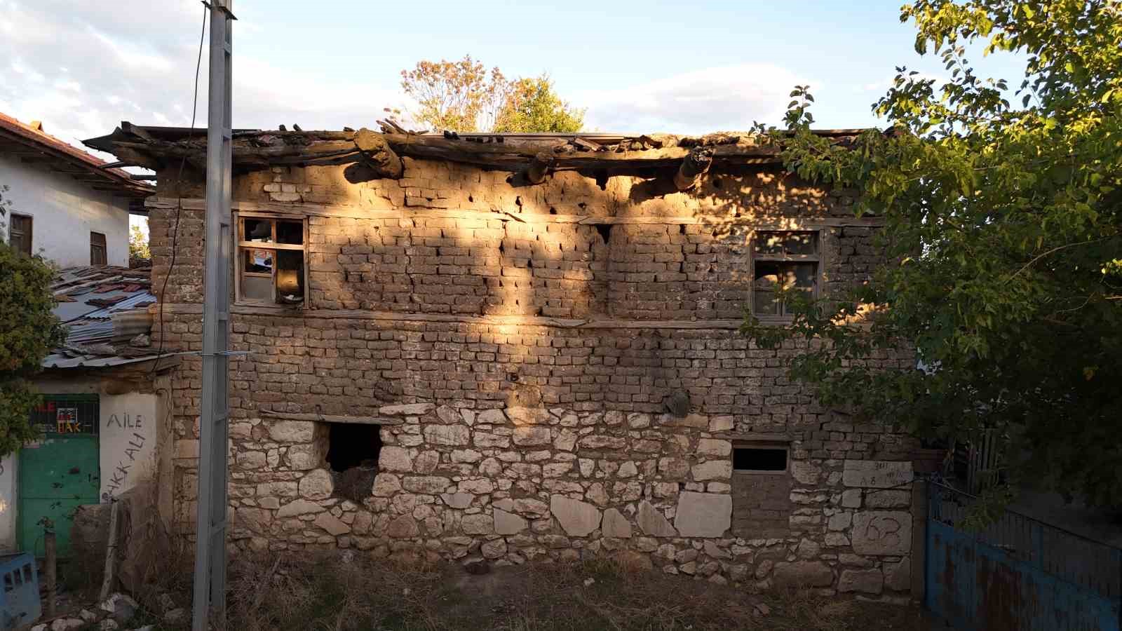 bu evin temel taslari imparator caracallanin 1800 yillik mektubu cikti 3 NCAlekdl