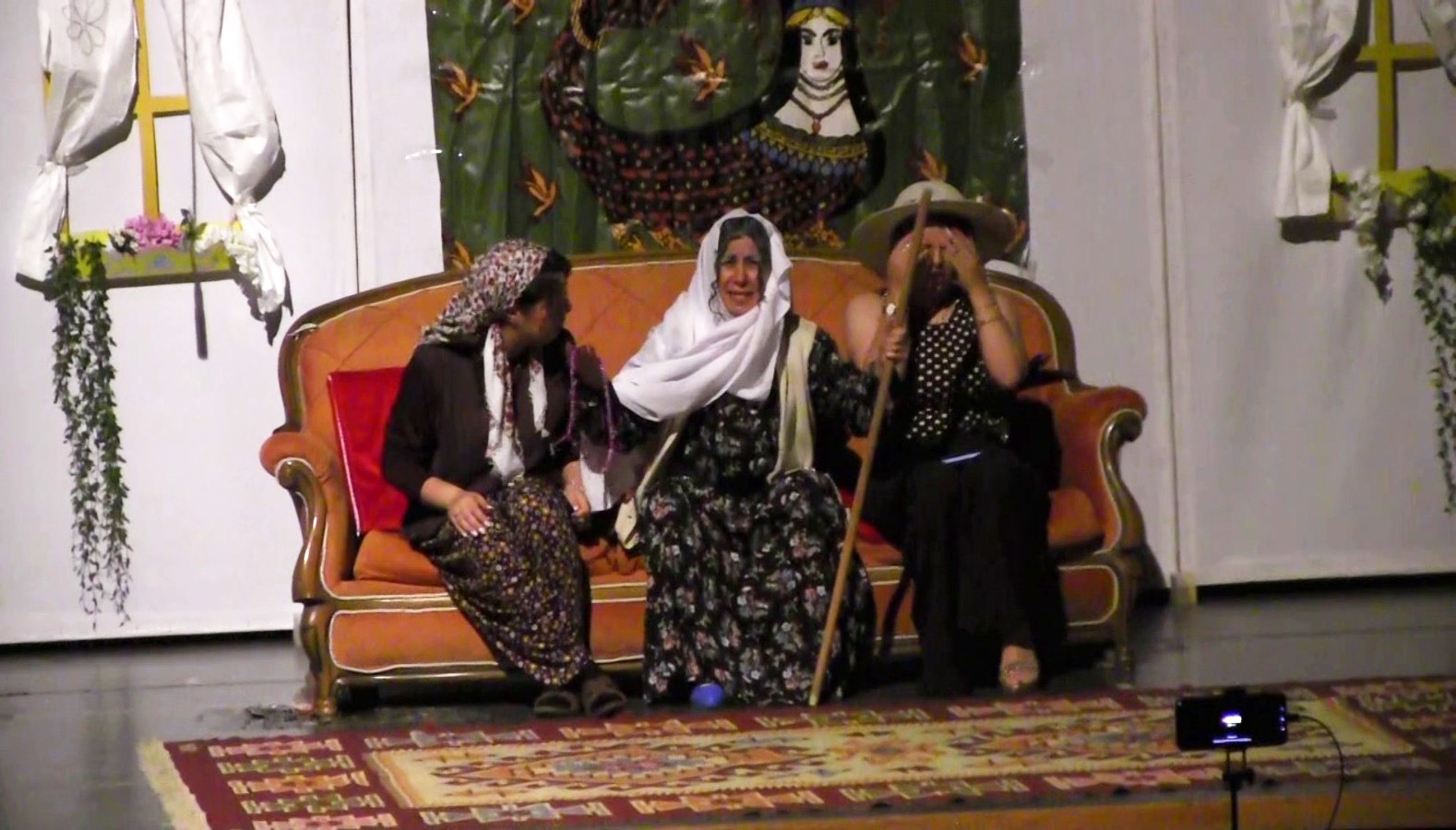Bu gösteri biletle değil, kitapla seyrediliyor 5 bu gosteri biletle degil kitapla seyrediliyor 1 MzMQCaYX