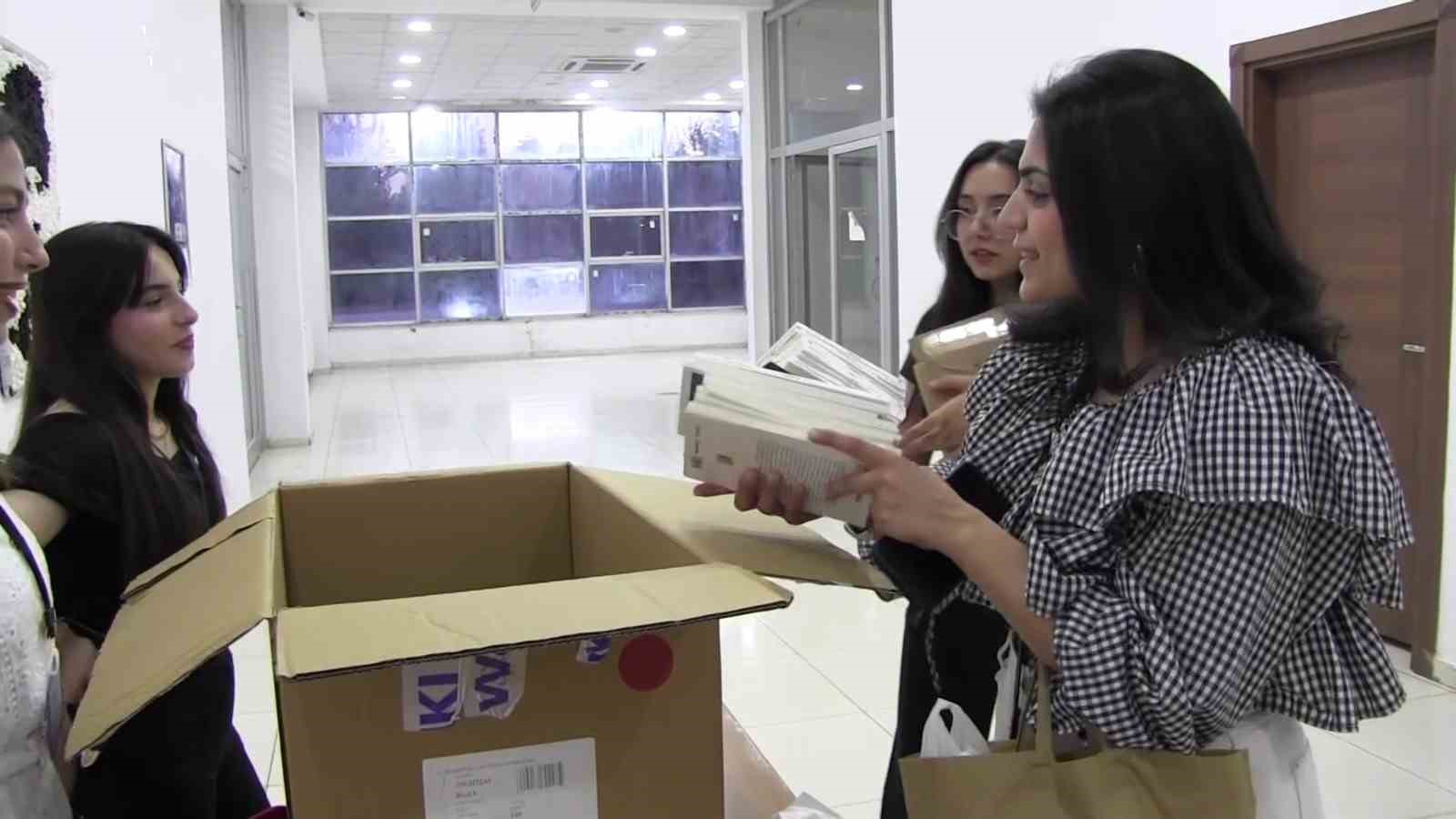Bu gösteri biletle değil, kitapla seyrediliyor 6 bu gosteri biletle degil kitapla seyrediliyor 2 z58FYapw