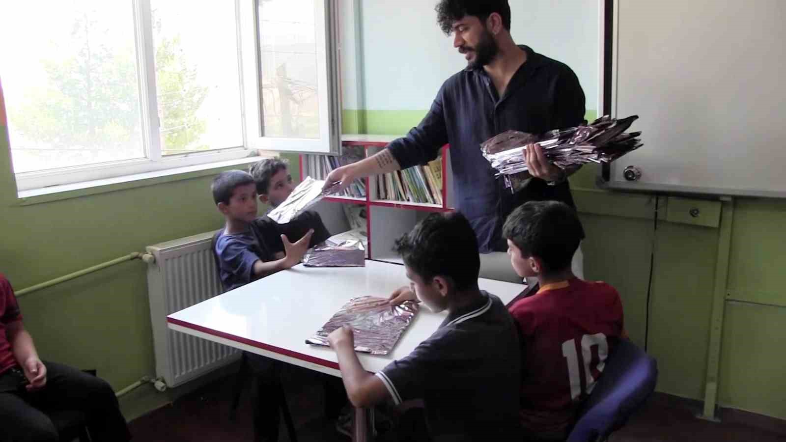 Bu gösteri biletle değil, kitapla seyrediliyor 8 bu gosteri biletle degil kitapla seyrediliyor 4 izI5Rhmm