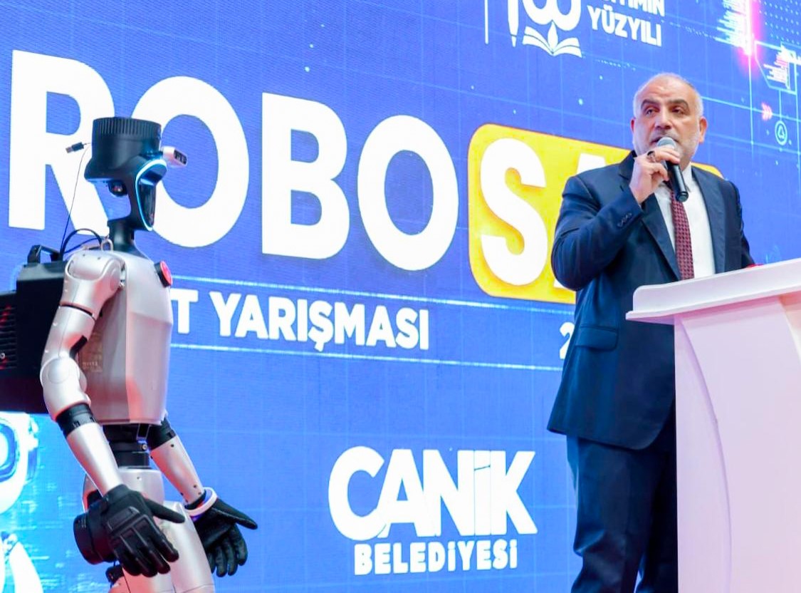 bu ilcede sinava giren ogrencileri insansi robot karsiliyor 1