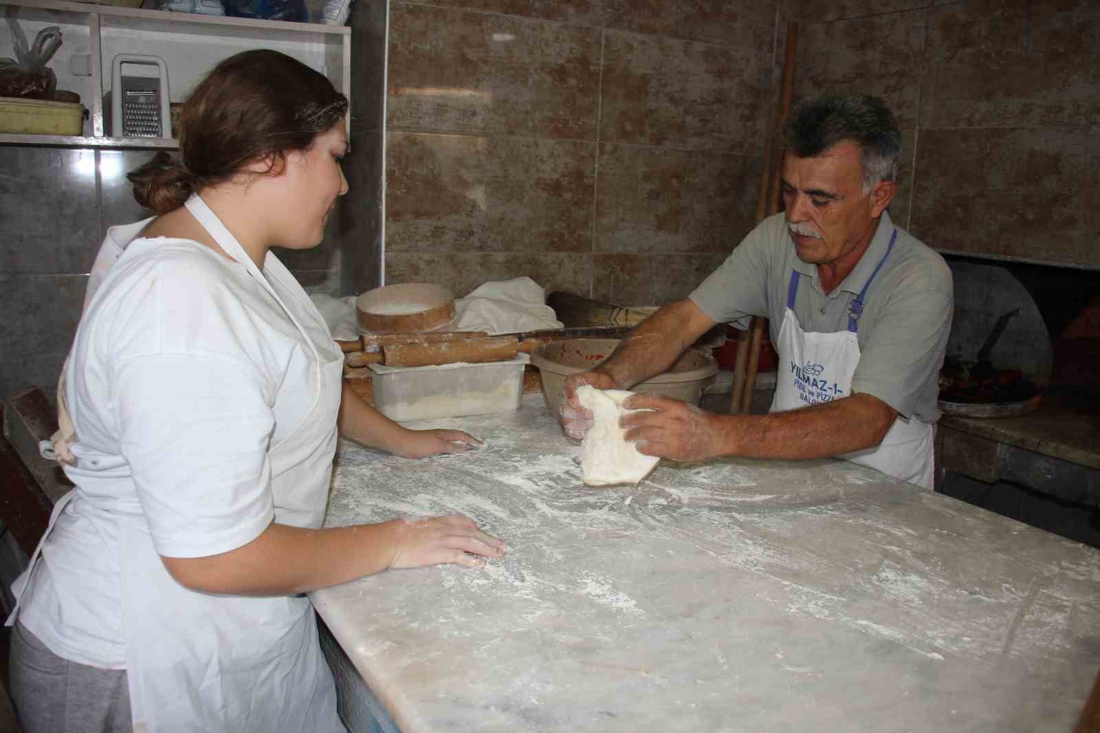 bu is yerinden cirak olarak iceri giren patron olarak cikiyor 0 KD45aC1g