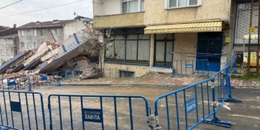 bu-isin-ustasiyiz-diyen-ibb-ekibinin-tehlikeli-yikimi-kamerada-5-katli-bina-yerle-bir-P3YOalKn.jpg