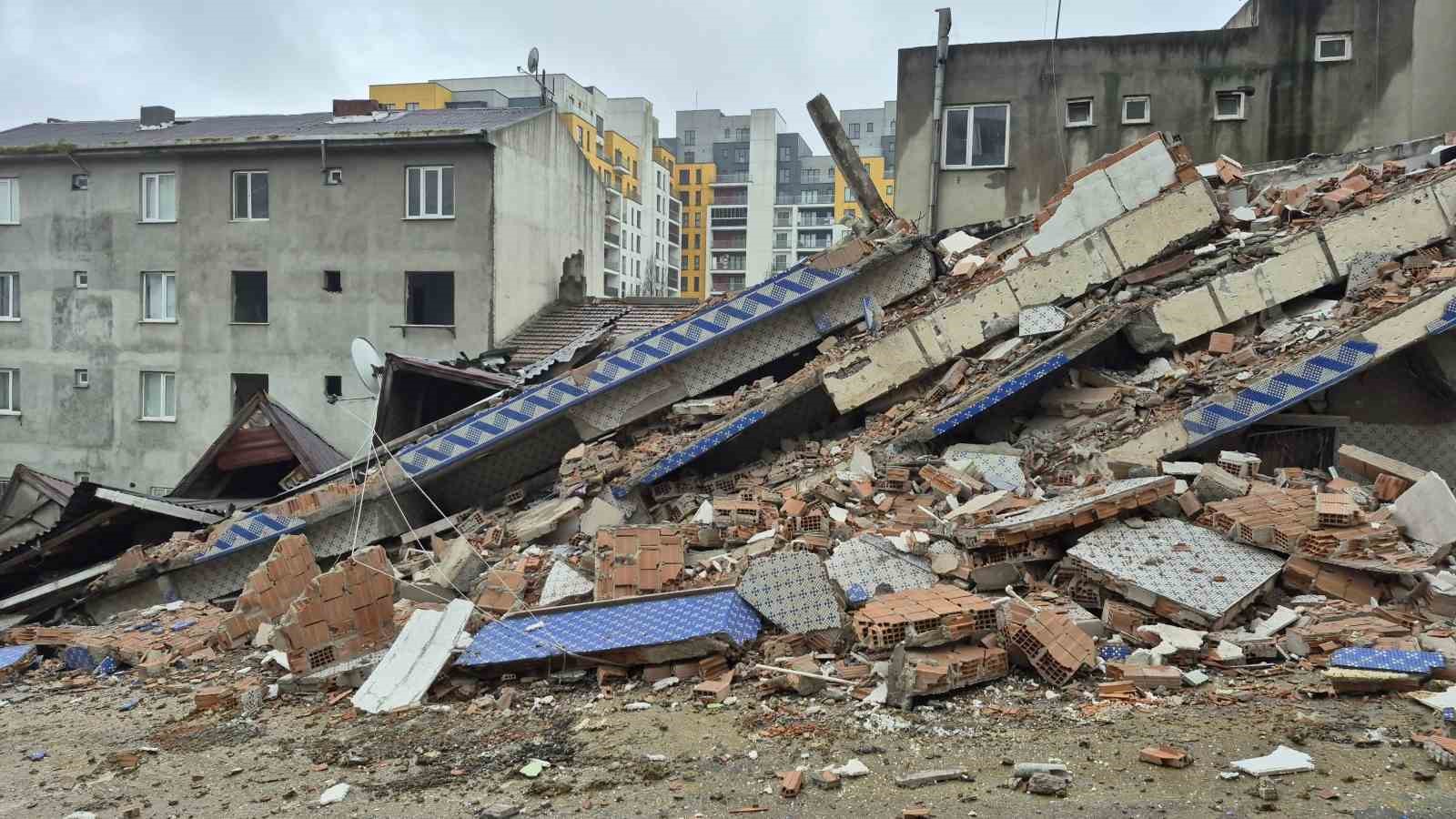 bu isin ustasiyiz diyen ibb ekibinin tehlikeli yikimi kamerada 5 katli bina yerle bir qZwWDzTb