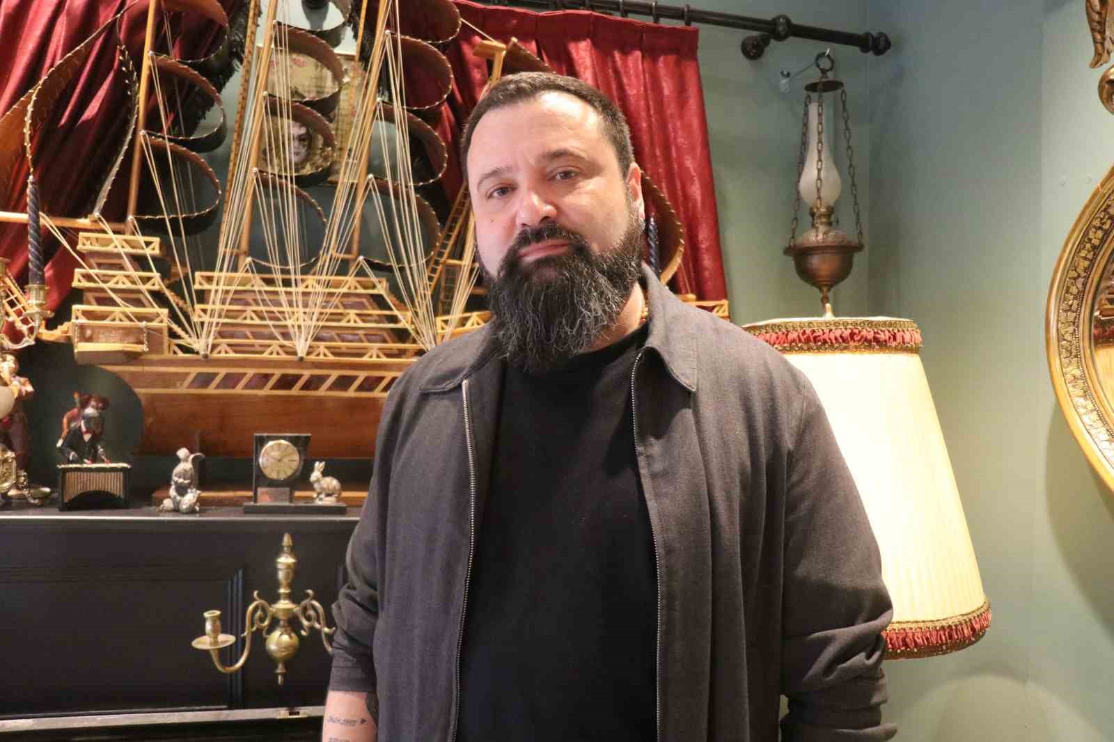 bu kafenin kapisindan giren gecmise gidiyor 9 2XrzF7hD