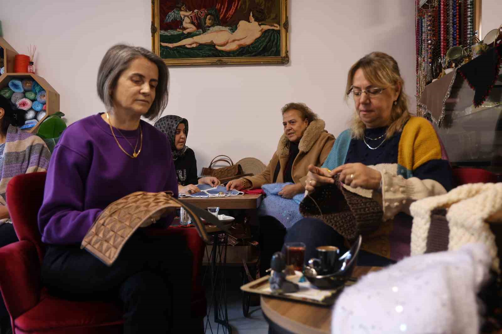 bu kafeye erkekler giremiyor 5