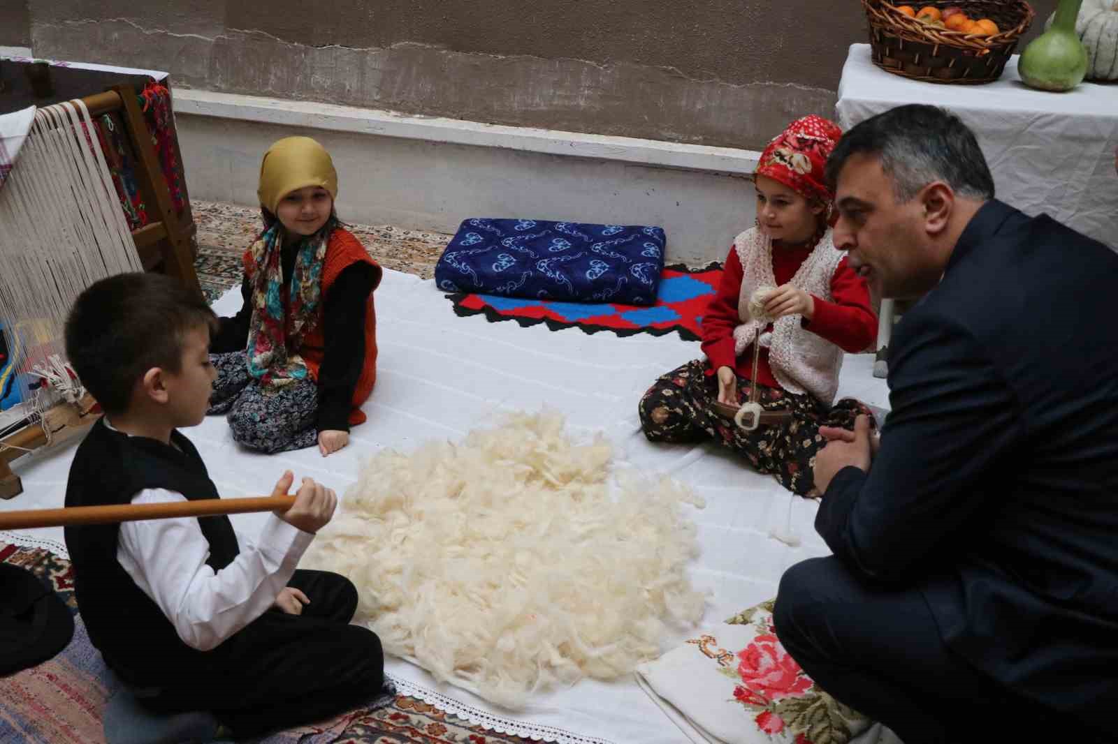 bu kareler film setinden degil ilkokuldan 13 LK8UwiQ2