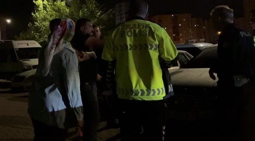 bu kez alkollu surucu degil yolcu zorluk cikardi 432 bin tl para cezasi yazildi mwBALaAI