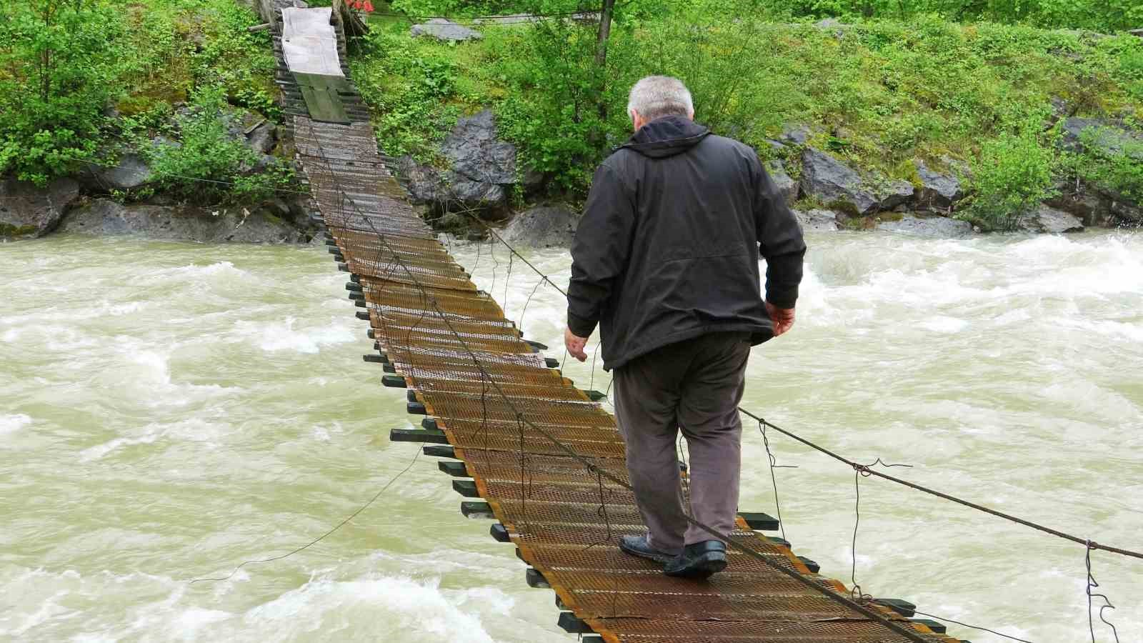 bu koprulerden gecmek yurek ister 0 5CKOpVRh
