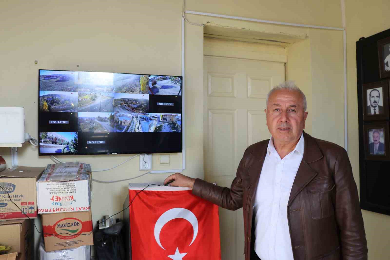 bu koy 7 gun 24 saat kamerayla izleniyor 6 mX1kUVXB
