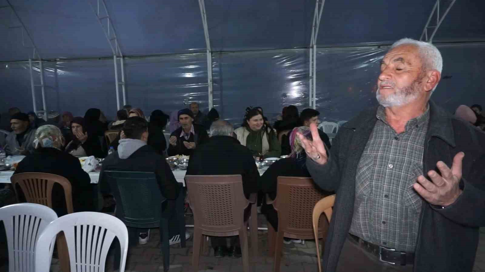 bu koyde herkes ayni sofrada iftar yapiyor 3 JkLvZg9y