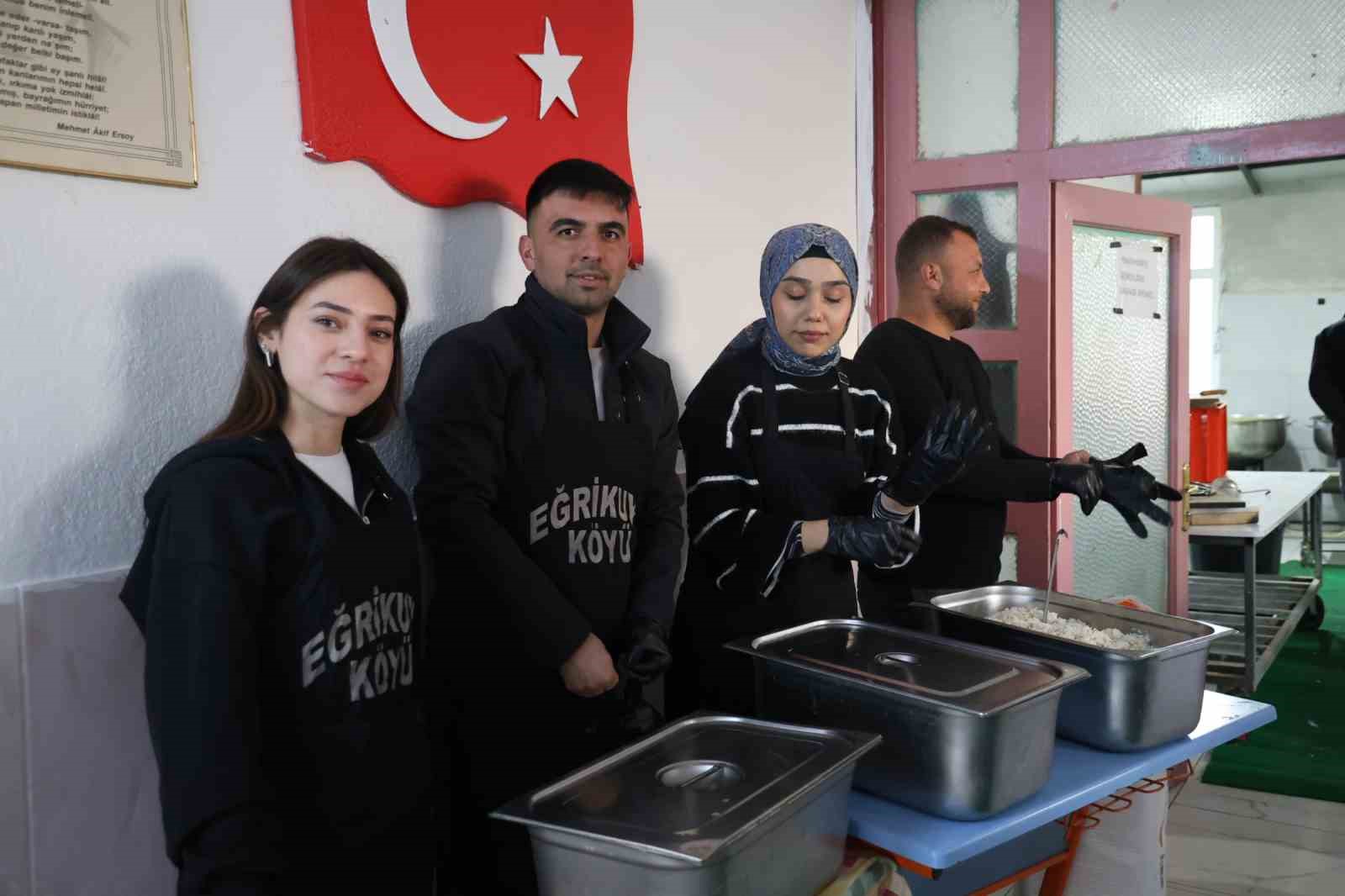 bu koyde iftar vakti evlerde yemek pisirmek yasaklandi 2 WicOWmBb