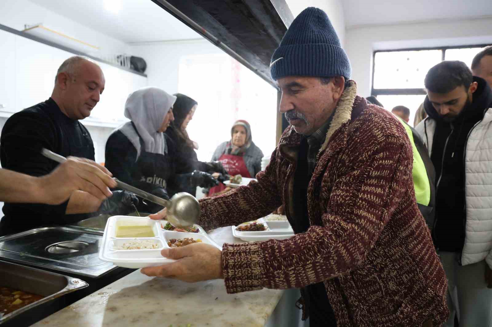 bu koyde iftar vakti evlerde yemek pisirmek yasaklandi 3 7NmbC61L