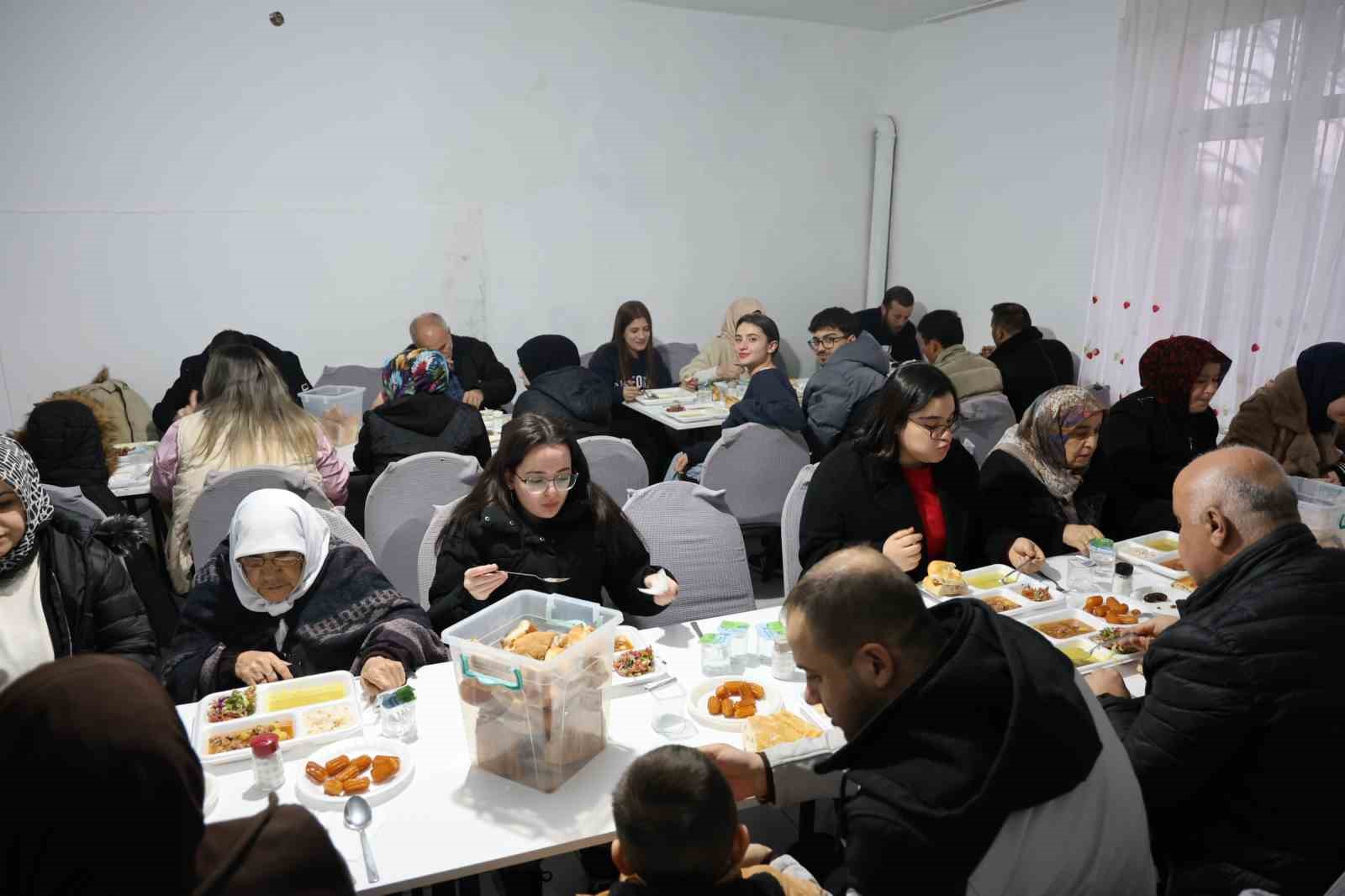 bu koyde iftar vakti evlerde yemek pisirmek yasaklandi 5 OEkyPNhJ