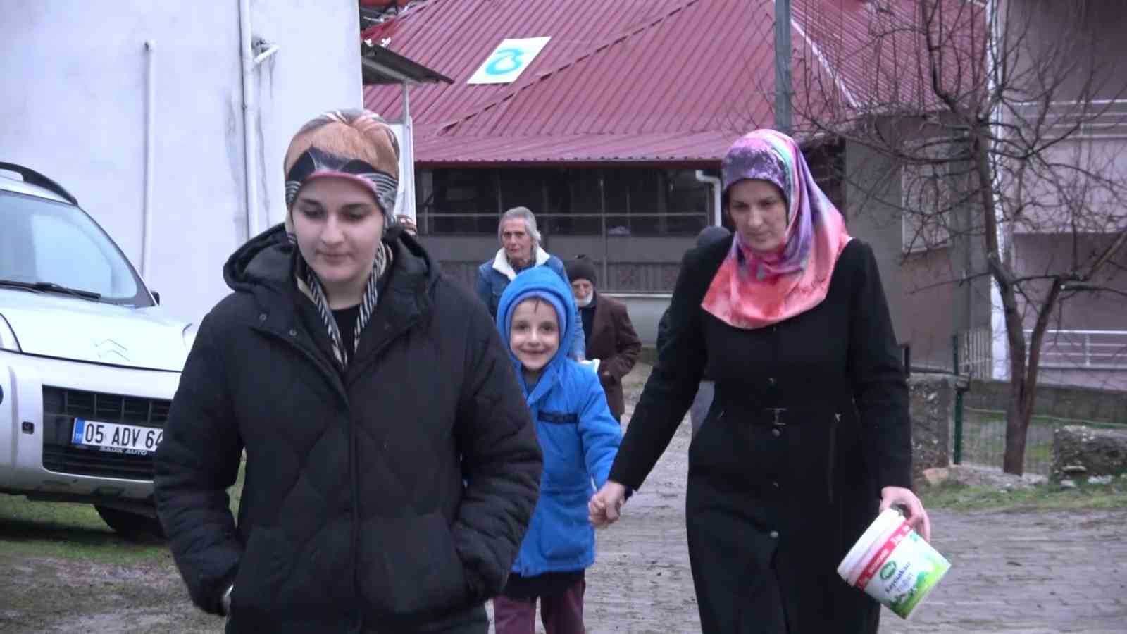 bu koyde ramazan boyunca yemeklere kadin eli degmiyor 8 KfeusA1k