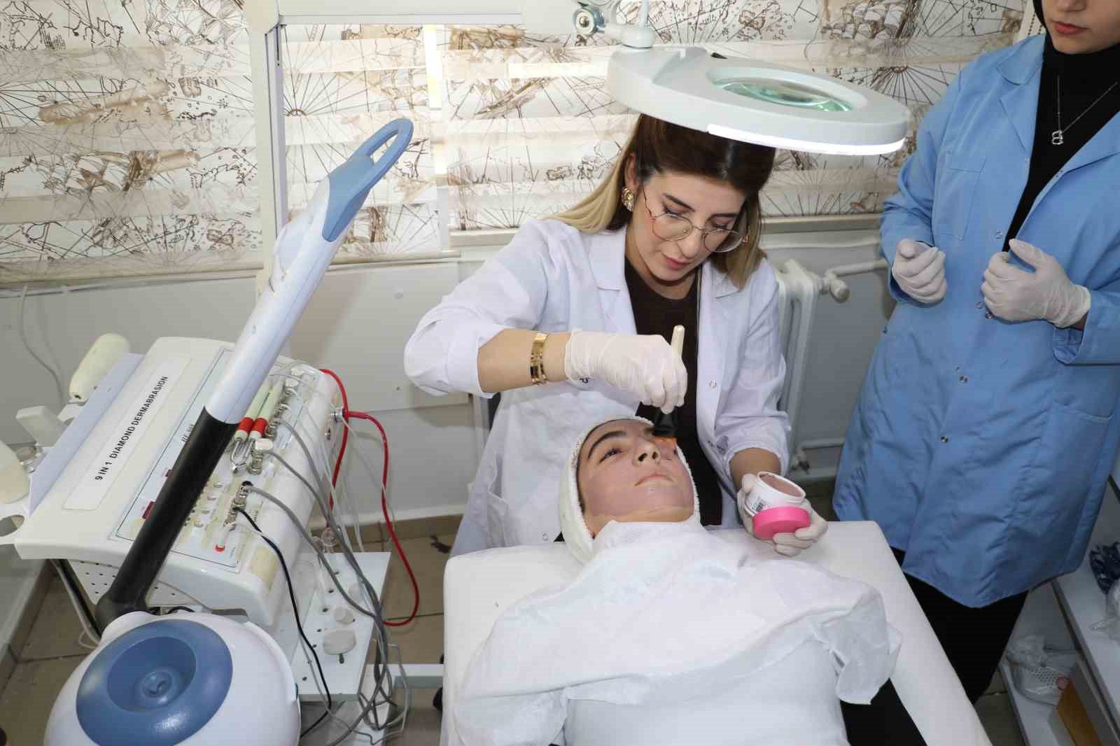 bu lisede ogrenciler hem meslek ogreniyor hem para kazaniyor 11 JI3ewj8A