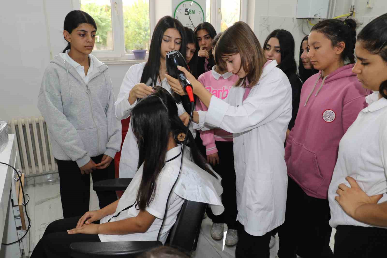 bu lisede ogrenciler hem meslek ogreniyor hem para kazaniyor 3 wZisr7U5