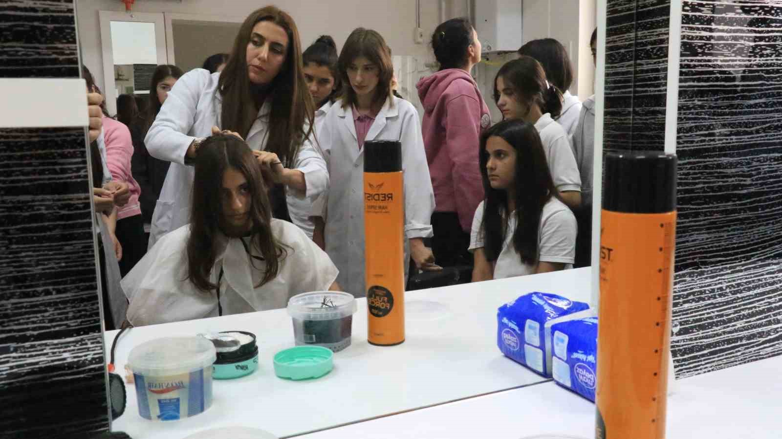 bu lisede ogrenciler hem meslek ogreniyor hem para kazaniyor 6 aRnY7vny
