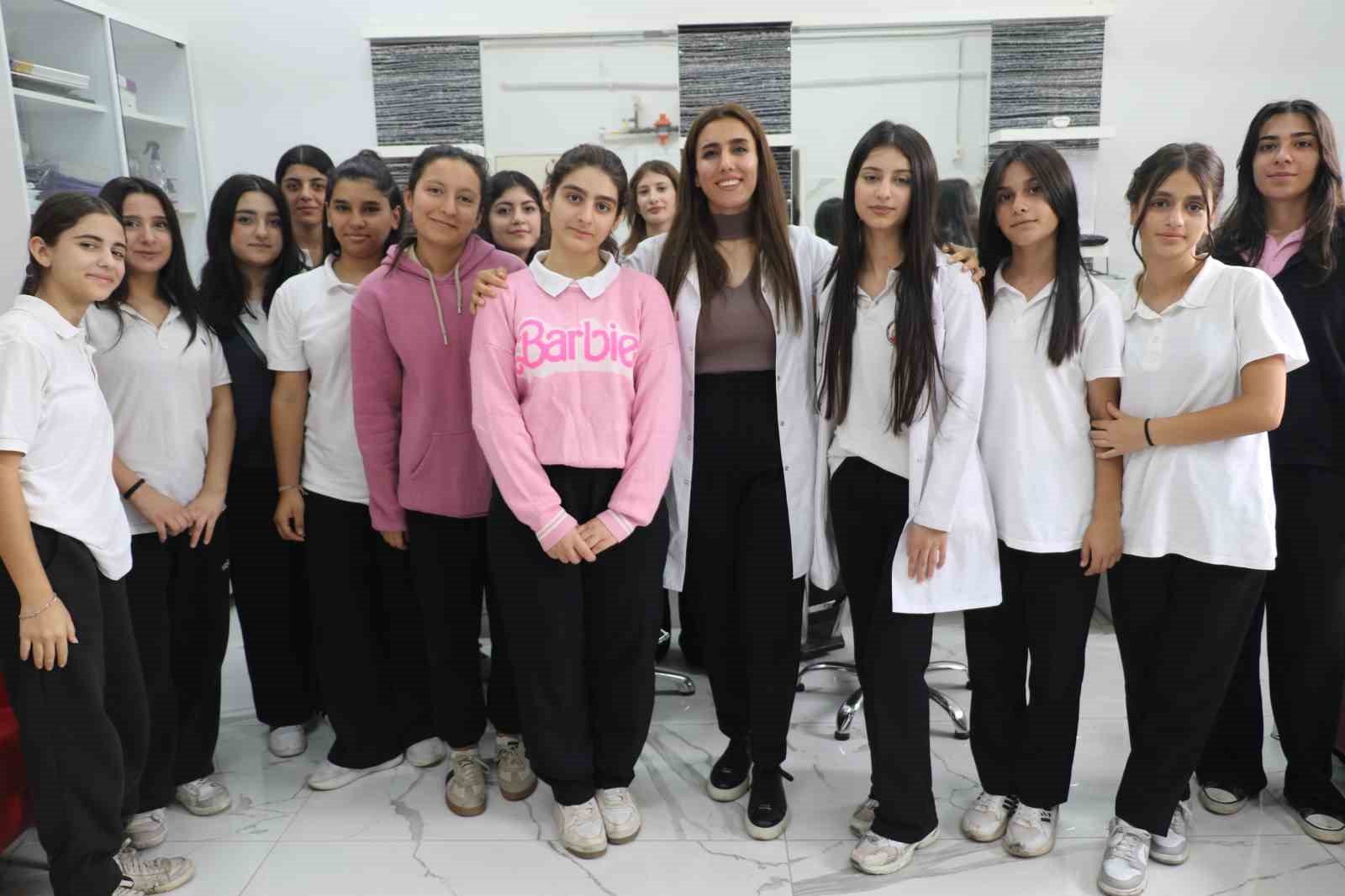 bu lisede ogrenciler hem meslek ogreniyor hem para kazaniyor 7