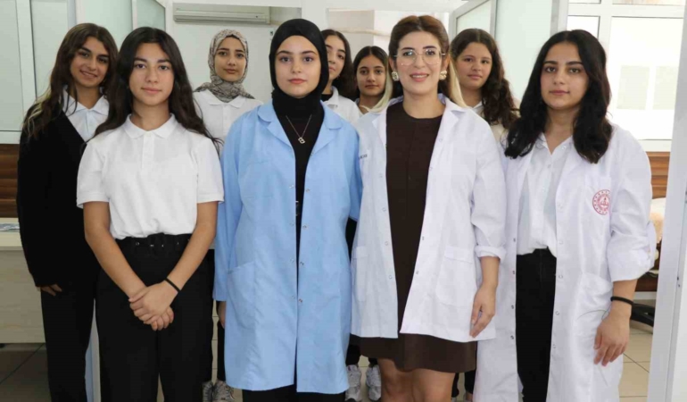 bu-lisede-ogrenciler-hem-meslek-ogreniyor-hem-para-kazaniyor-T6D1OcrB.jpg