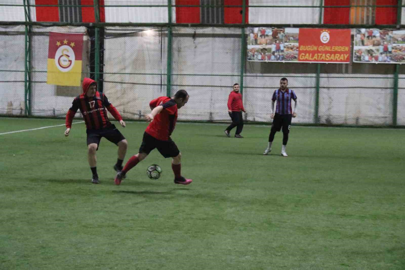 bu macta pas isaret dili ile isteniyor gol sesi cikmiyor 2 BTFG2Fvq