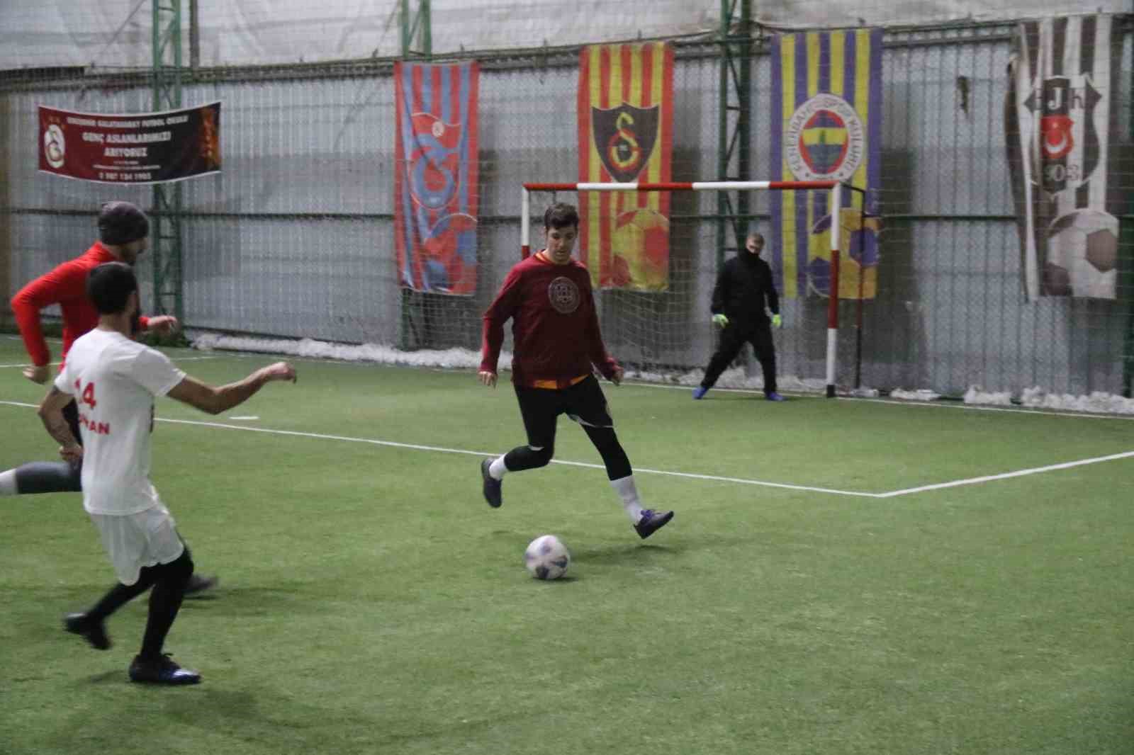 bu macta pas isaret dili ile isteniyor gol sesi cikmiyor 3 YZ8t3suR