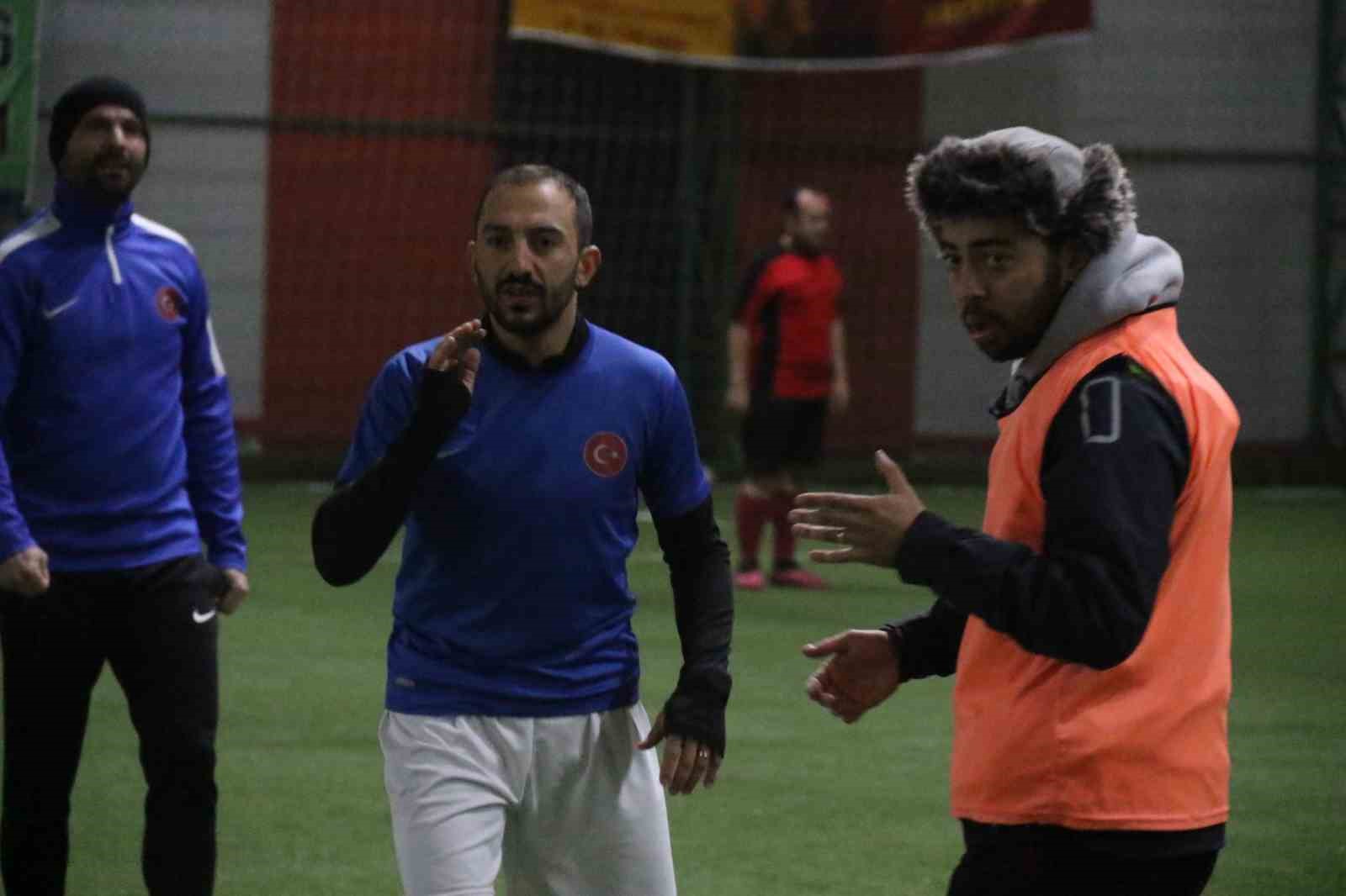 bu macta pas isaret dili ile isteniyor gol sesi cikmiyor 8 RpqzVFV2