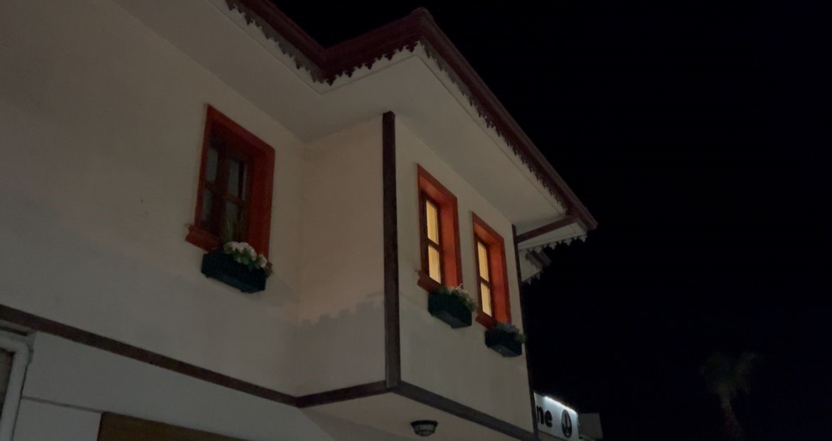 bu mahallede davul calanin basi belaya giriyorpilava pilava diye zillere basiyorlar 4 3tgNuKIF