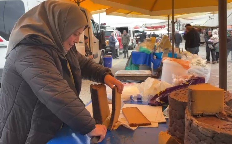 bu misir ekmegi teneke kovada pisiyor 2 44gQEfDP