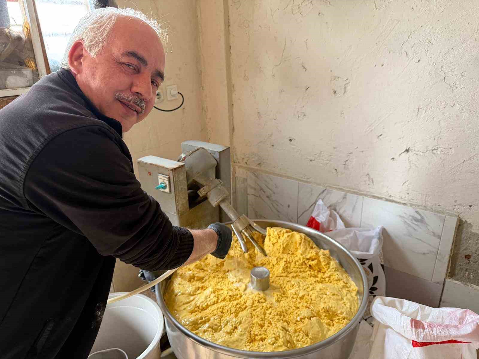 bu misir ekmegi teneke kovada pisiyor 8 hqKLecvg