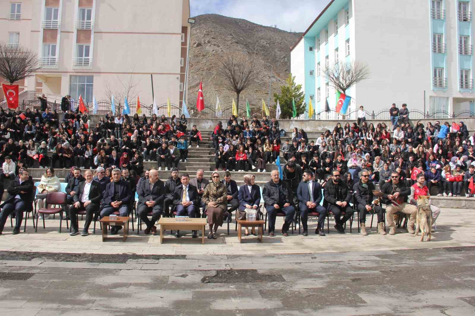 bu nevruz digerlerinden farkli kurtlar alanda gezdi sahin havada uctu 5 99KjptQP