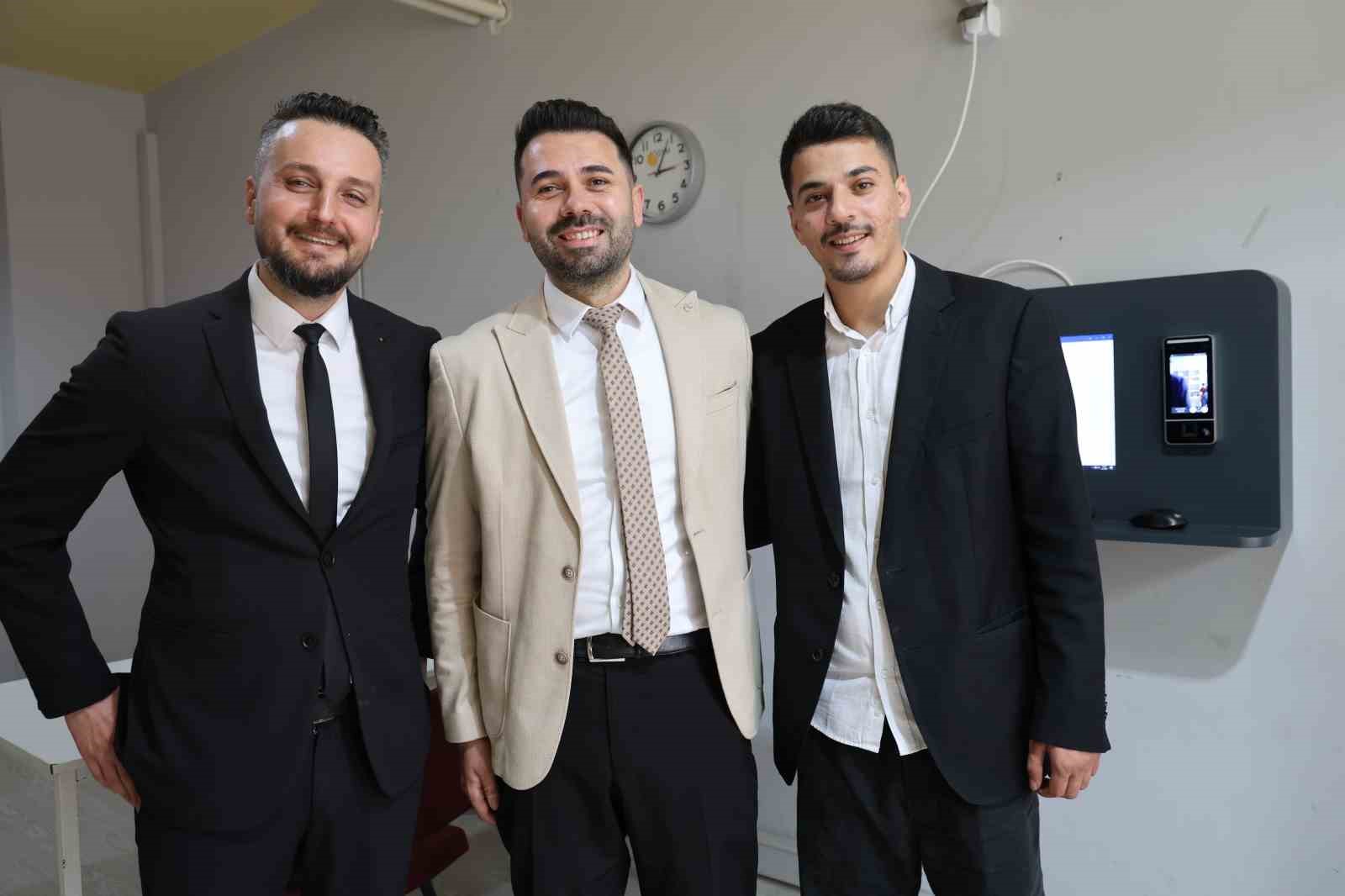 bu okul yapay zeka ile hem ogrenci takibi sagladi hem de sifir atik tasarrufuna 6iRvvLQ9