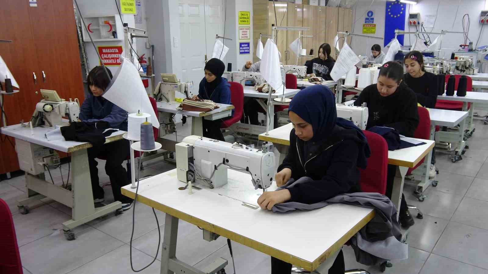 bu okulda gelecegin modacilari yetisiyor 1 TDy9jtfB