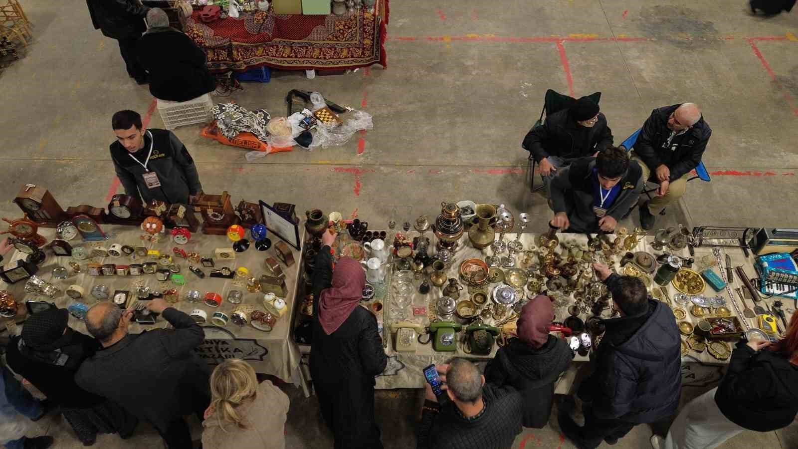 bu pazarda tezgahtakiler gecmise goturuyor 10