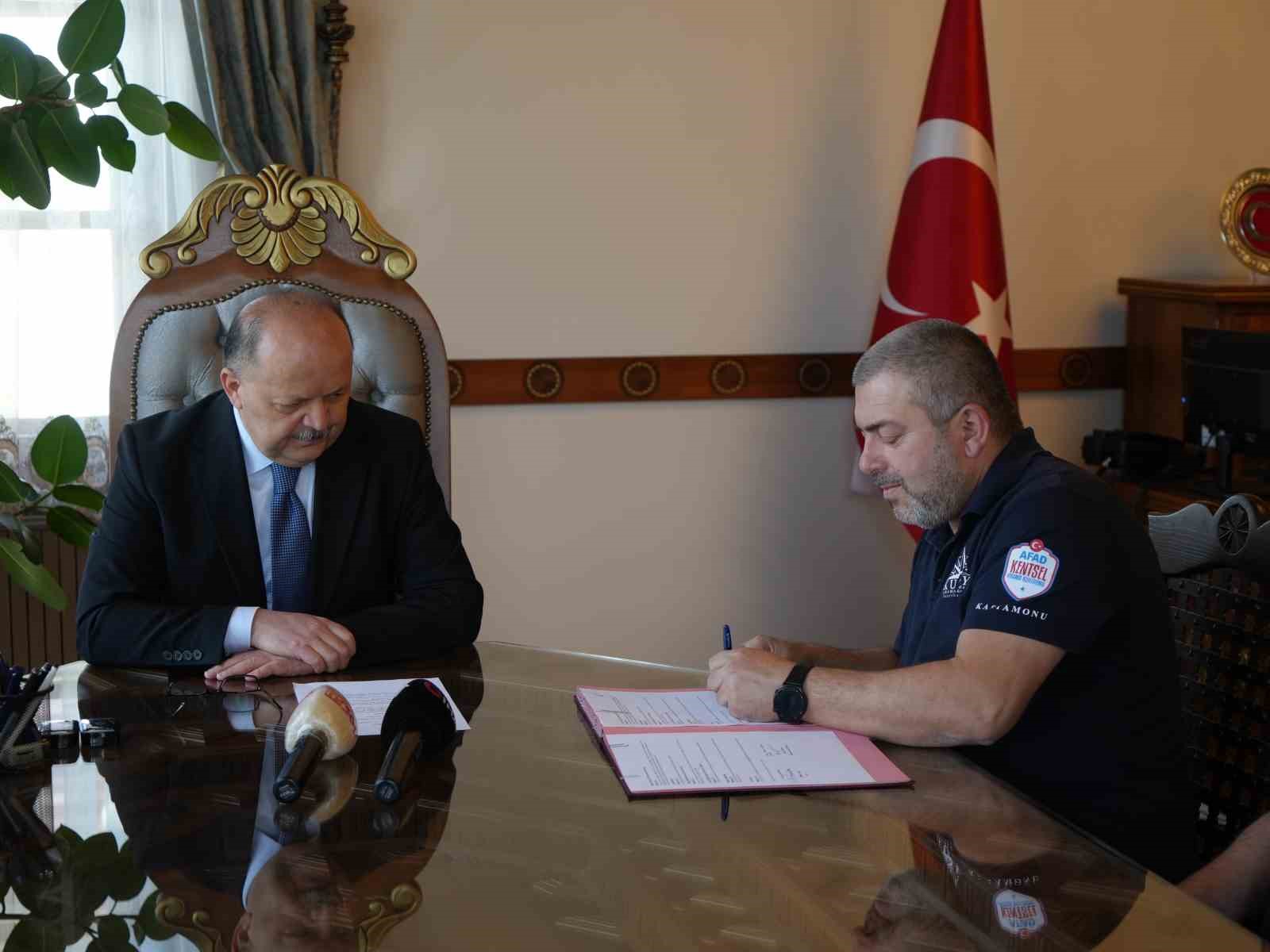 Bu projeyle gönüllüler arazide arama ve kurtarmada akredite edilecek 6 bu projeyle gonulluler arazide arama ve kurtarmada akredite edilecek 2 EeFnGtnN